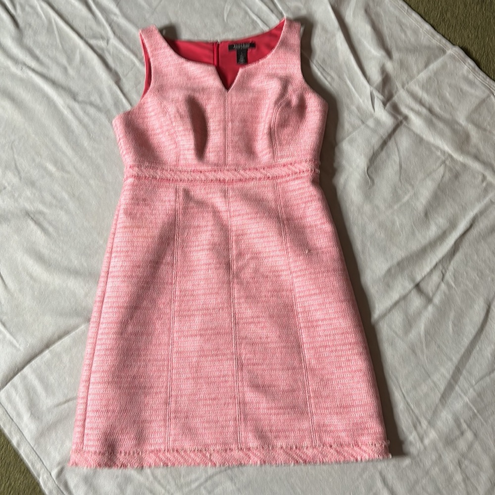 White House Black Market lined sleeveless V neck dress